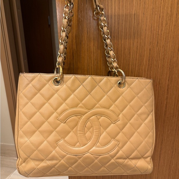 Chanel Beige Quilted Shoulder Bag - Picture 1 of 7